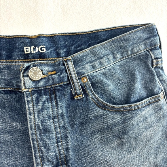 Urban Outfitter BDG ButtonFly Midrise Raw Hem 100% Cotton Breezy Jean Short (27) - Picture 6 of 16